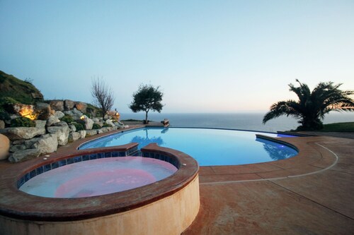 Private Ranch with shared Hot Tub and Infinity Pool