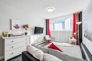 Silitysrauta/-lauta, Wi-Fi, vuodevaatteet