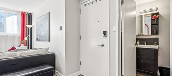 Chic Inner-City Studio - Your Cozy Calgary Escape!