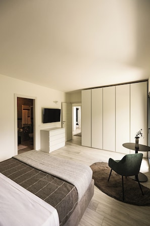 5 habitaciones, tabla de planchar con plancha, wifi y ropa de cama