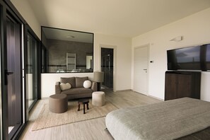 5 bedrooms, iron/ironing board, WiFi, bed sheets