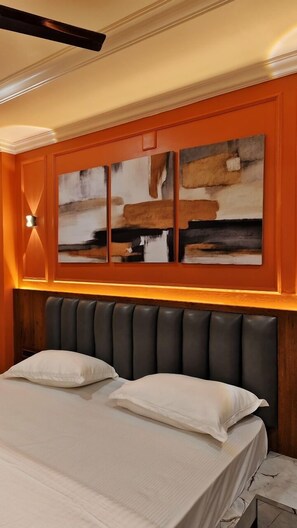 Ropa de cama de alta calidad, colchones con efecto memoria y escritorio