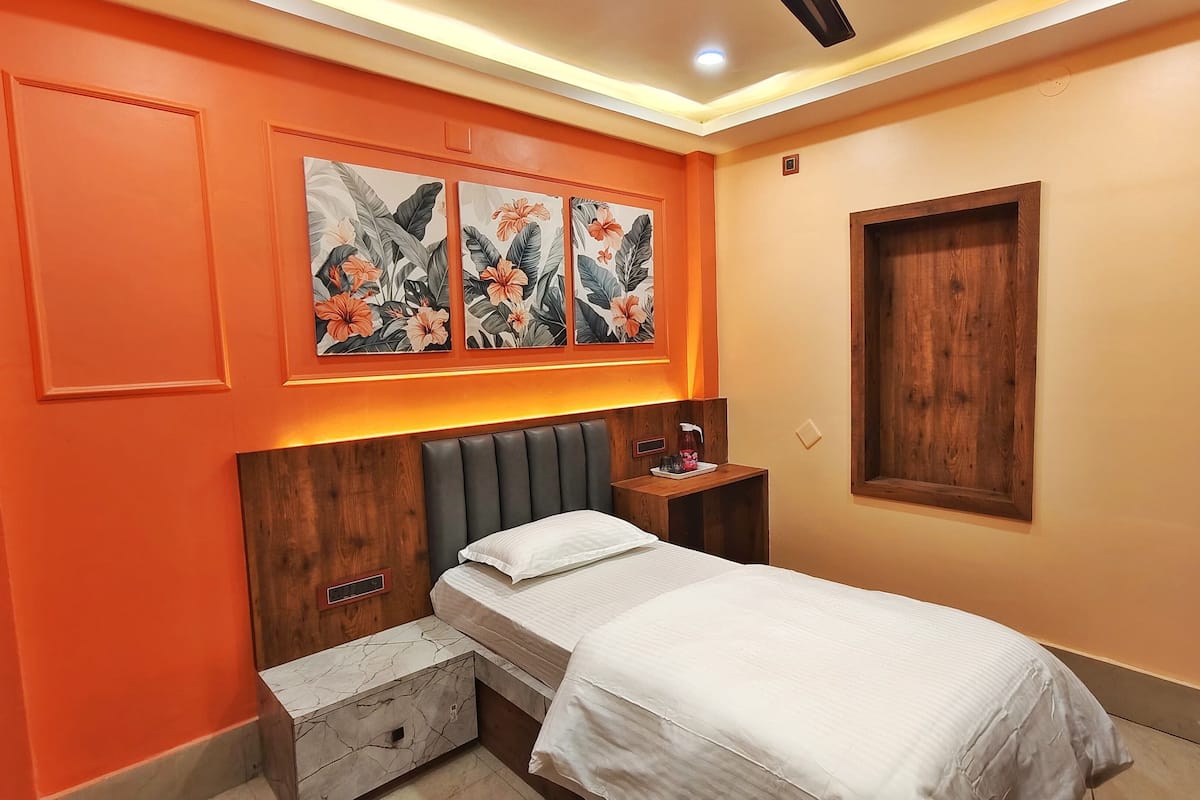 Classic Room | Premium bedding, desk, free WiFi, bed sheets