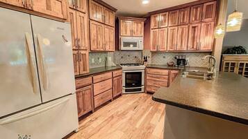 Microwave, oven, stovetop, coffee/tea maker