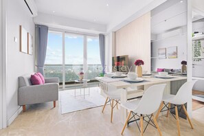 Apartment, 3 Bedrooms, City View | Living area | 43-inch Smart TV with cable channels, Netflix, streaming services - Birama by Kozystay - Paskal (Bandung)