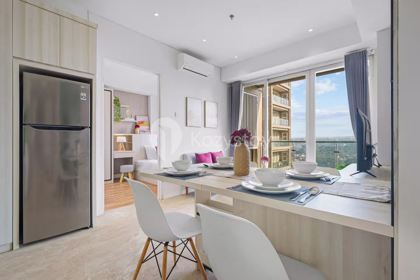 Apartamento, 3 habitaciones, vistas a la ciudad | Zona de estar | Smart TV de 43 pulgadas con canales por cable, Netflix