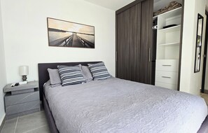 3 bedrooms, desk, iron/ironing board, free WiFi