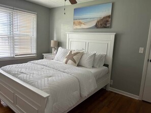 3 bedrooms, desk, iron/ironing board, free WiFi - Charming House, just a short walk to downtown (Vermilion)