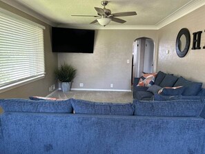 Smart TV, books - Great Location for Boaters, Beach, Shopping, Festivals (Vermilion)