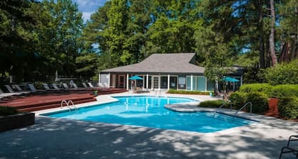 Old but classy 2-bedroom apartment in charming Columbia with AC, WiFi