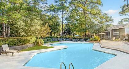 Old but classy 2-bedroom apartment in charming Columbia with AC, WiFi