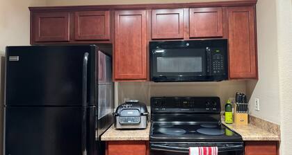 Opal Stone-Cozy 1-bedroom condo AC, WiFi full kitchen close to downtown Phoenix