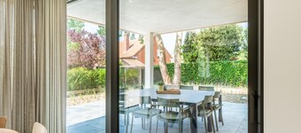 Luxury villa with quiet location near the sea