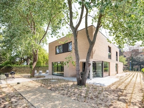 Exterior - Luxury villa with quiet location near the sea (Sint-Idesbald)