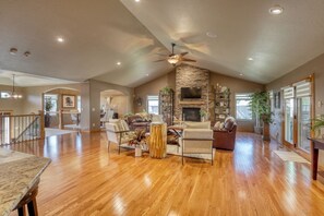 Smart TV, fireplace, offices
