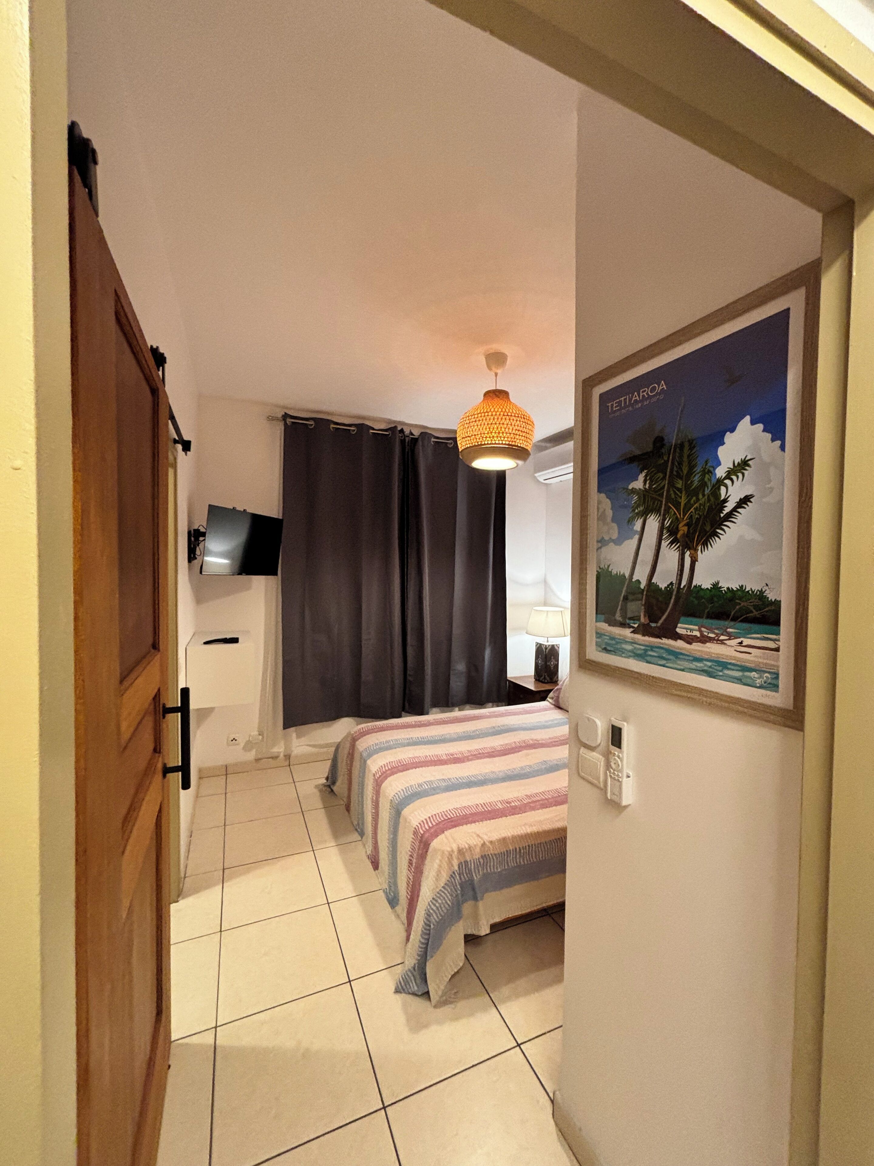 1 slaapkamer, een strijkplank/strijkijzer, wifi, beddengoed