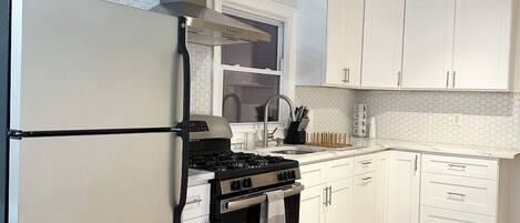 Micro-ondes, four, plaque de cuisson