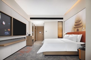 Business Double or Twin Room, 1 King Bed, Non Smoking, Air conditioning | Pillow-top beds, laptop workspace, blackout curtains, soundproofing - Hampton by Hilton Nanjing Xianlin University Town (Nanjing)