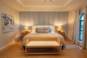 7 bedrooms, iron/ironing board, WiFi, bed sheets