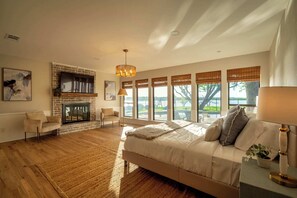 7 bedrooms, iron/ironing board, WiFi, bed sheets