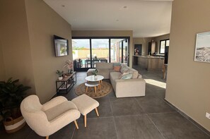 Fernseher, Stereoanlage