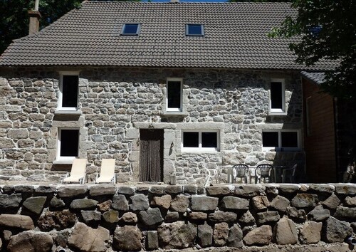 Joli Gîte à deux pas du lac d'issarles et du mont gerbier de jonc