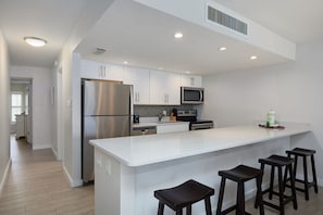 Fridge, microwave, oven, stovetop - Splendid Beach Villa Residence on Captiva (Captiva)