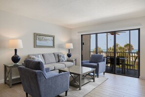 TV, offices - Splendid Beach Villa Residence on Captiva (Captiva)