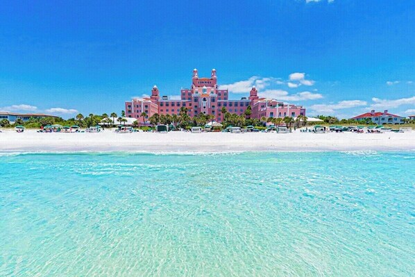 Beach nearby - Poolside Paradise w/ Hot Tub | Pool | Fire Pit (St. Petersburg)