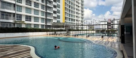2 outdoor pools