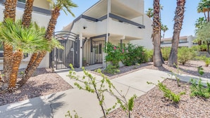 A modern building with a flat roof, a covered entrance, and a gated driveway. - 2 Mi to Downtown: Gated Condo in Palm Springs (Palm Springs)