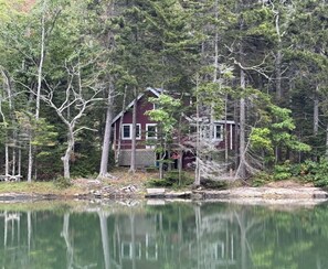Exterior - Phoebe's Nest: 3BR Waterfront Retreat on Glen Cove - Perfect for Sunsets, Kayaking & Your Dogs! (East Boothbay)