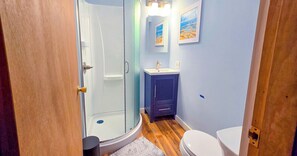 Towels - Phoebe's Nest: 3BR Waterfront Retreat on Glen Cove - Perfect for Sunsets, Kayaking & Your Dogs! (East Boothbay)