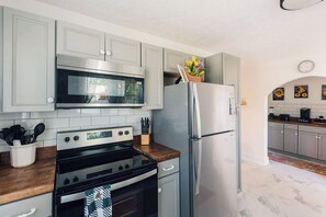 Réfrigérateur, lave-vaisselle, cafetière/bouilloire