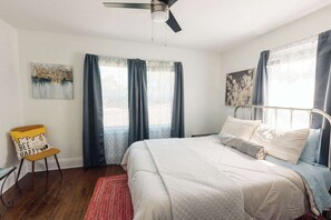 3 habitaciones, tabla de planchar con plancha, wifi y ropa de cama 