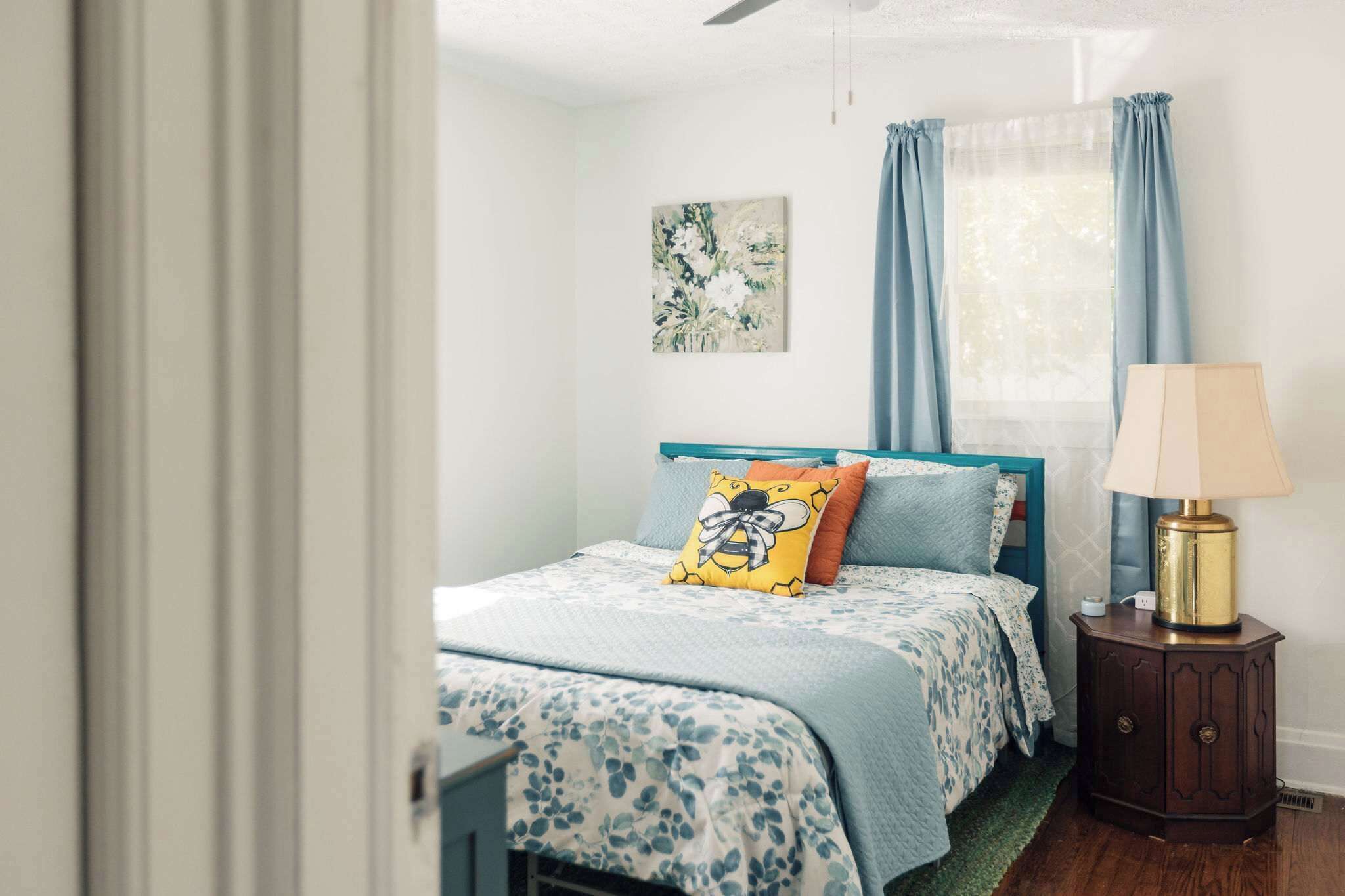 3 chambres, fer et planche à repasser, Wi-Fi, draps fournis