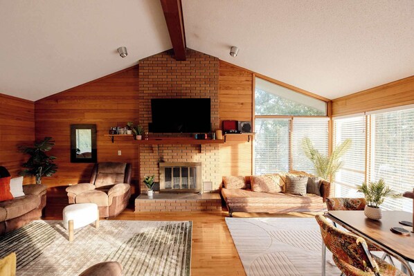 TV, video games, DVD player, offices