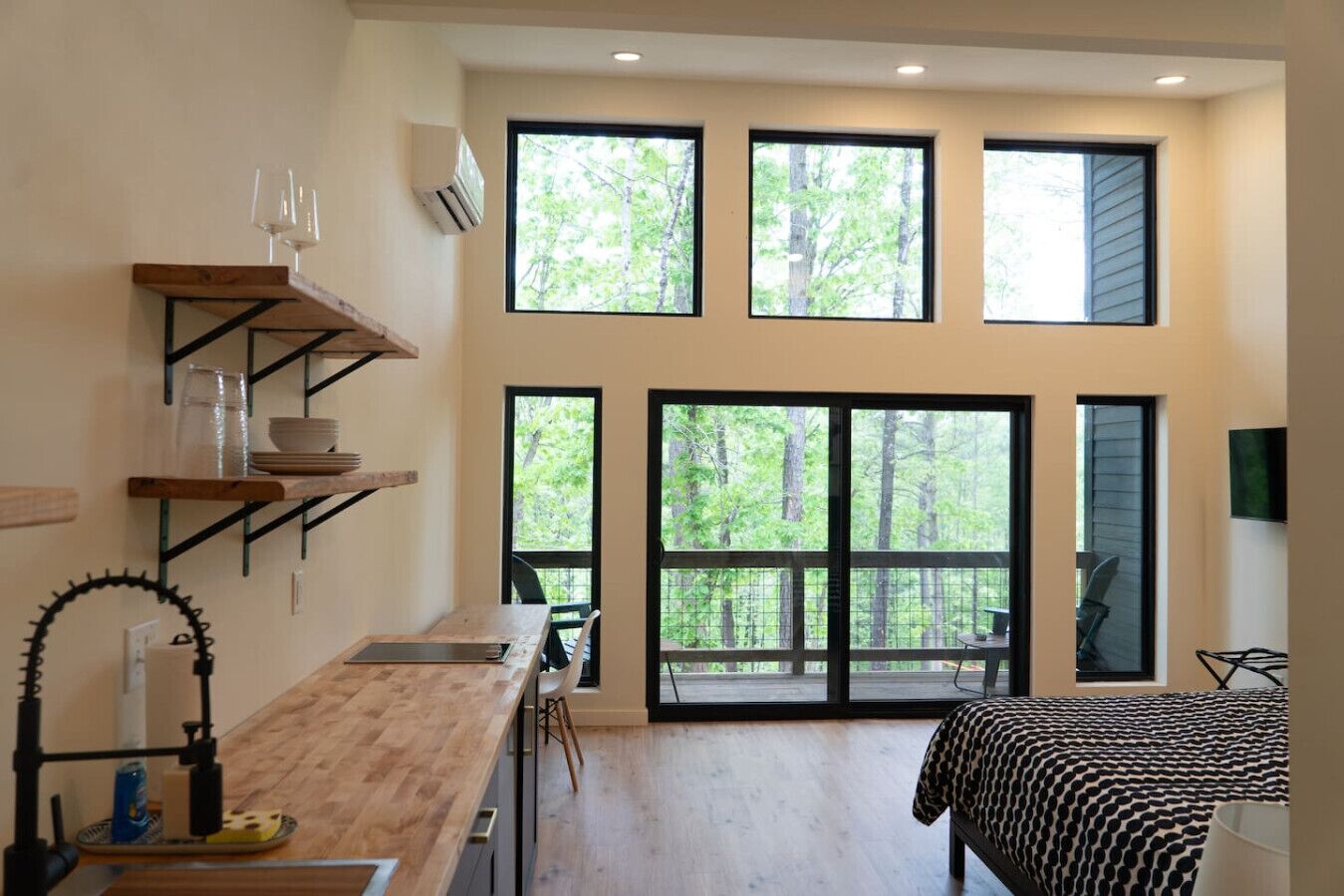 2 bedrooms, desk, free WiFi, bed sheets