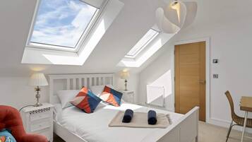 3 chambres, bureau, fer et planche Ă repasser, lit parapluie