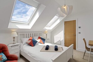 3 bedrooms, desk, iron/ironing board, travel cot