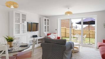 Télévision, livres, chaßne hi-fi, espaces bureaux