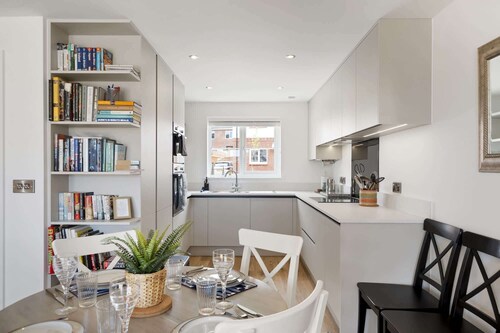 Exmouth Family Home w/ Private Garden & Parking