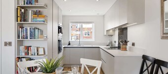 Exmouth Family Home w/ Private Garden & Parking