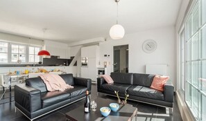Fernseher, DVD-Player, Arbeitsbereiche