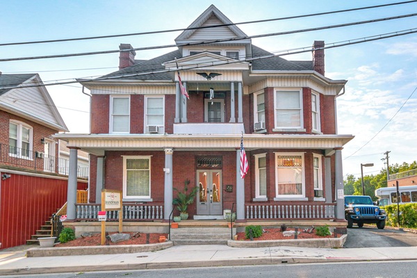 Cumberland Vacation Rental | 1BR | 1BA | 450 Sq Ft | 3 Steps to Enter