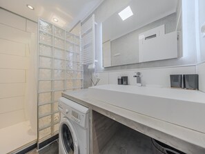 Shower, free toiletries, hair dryer, towels