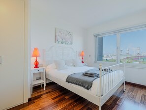 2 bedrooms, iron/ironing board, Internet, bed sheets
