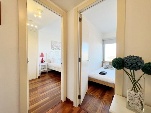2 chambres, fer et planche à repasser, accès Internet, draps fournis