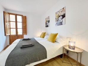 2 間睡房、熨斗/熨衫板、上網、床單