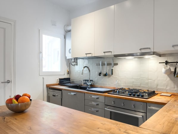 Fridge, microwave, oven, dishwasher